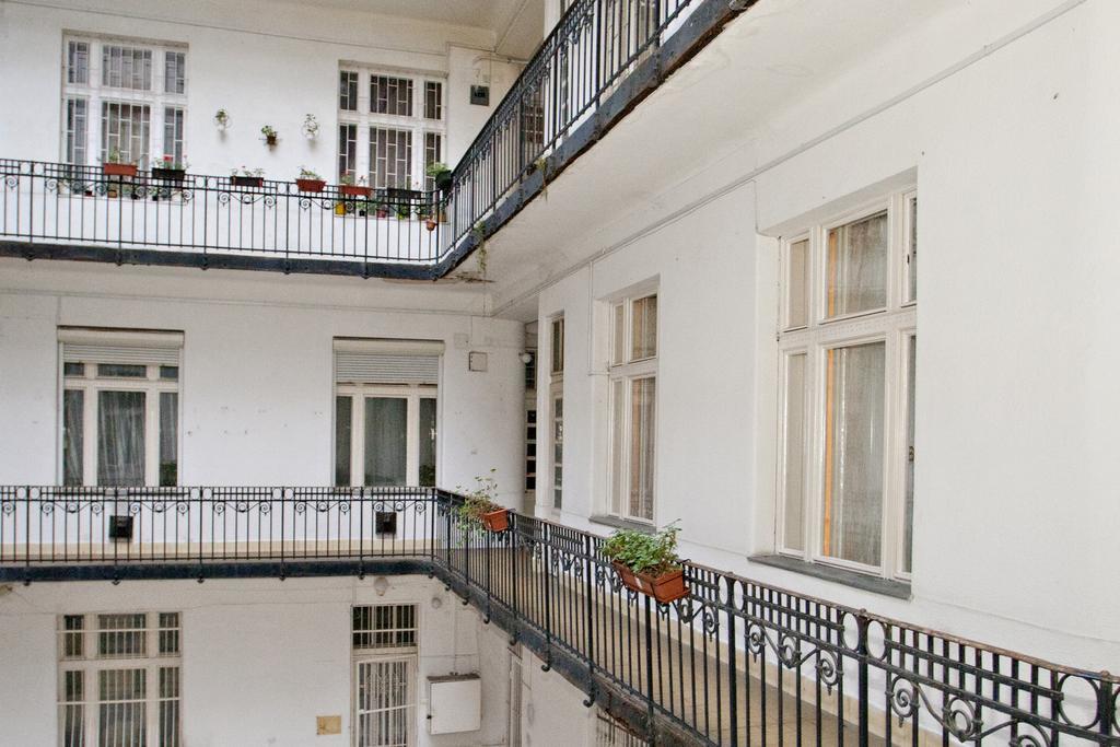 Diana Apartment On Vaci Utca บูดาเปสต์ ภายนอก รูปภาพ