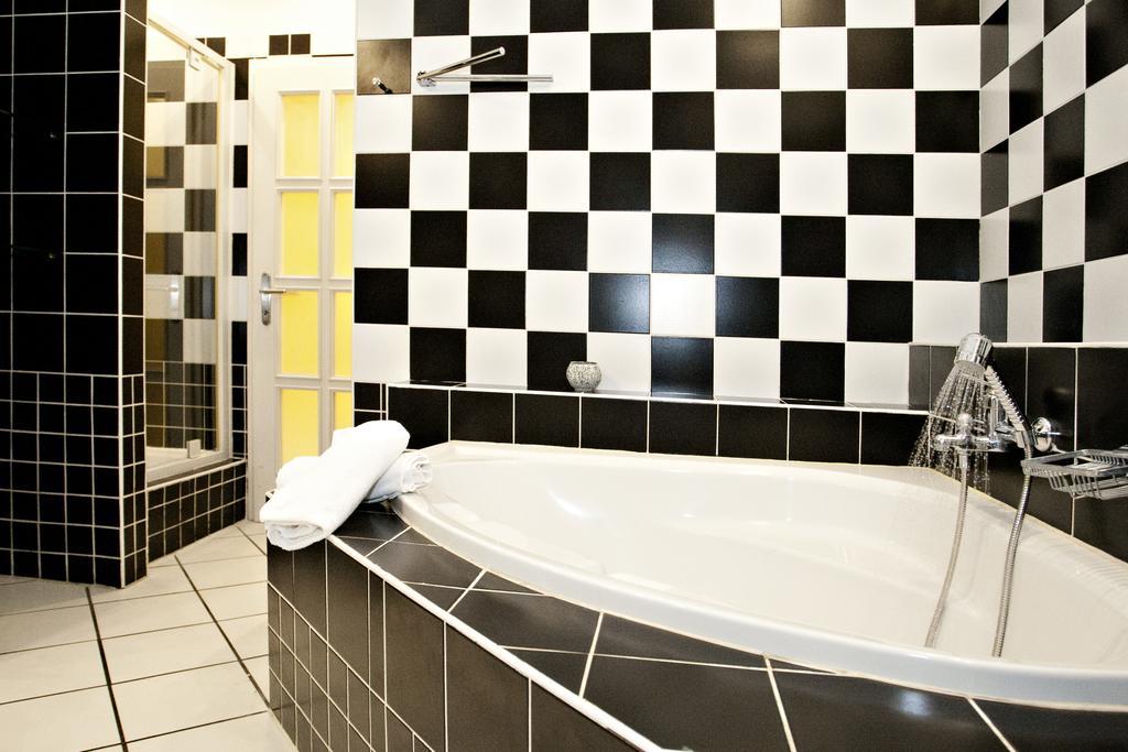 Diana Apartment On Vaci Utca บูดาเปสต์ ภายนอก รูปภาพ