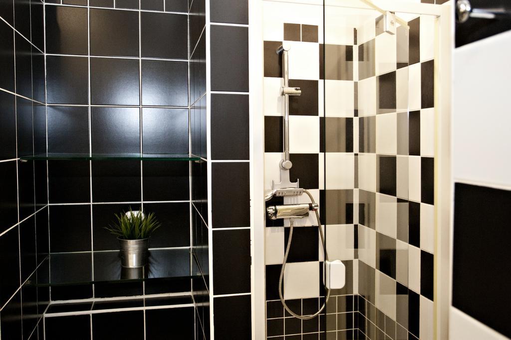 Diana Apartment On Vaci Utca บูดาเปสต์ ภายนอก รูปภาพ