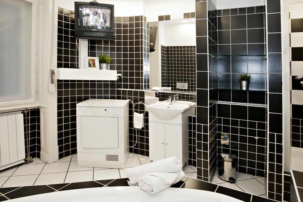 Diana Apartment On Vaci Utca บูดาเปสต์ ภายนอก รูปภาพ