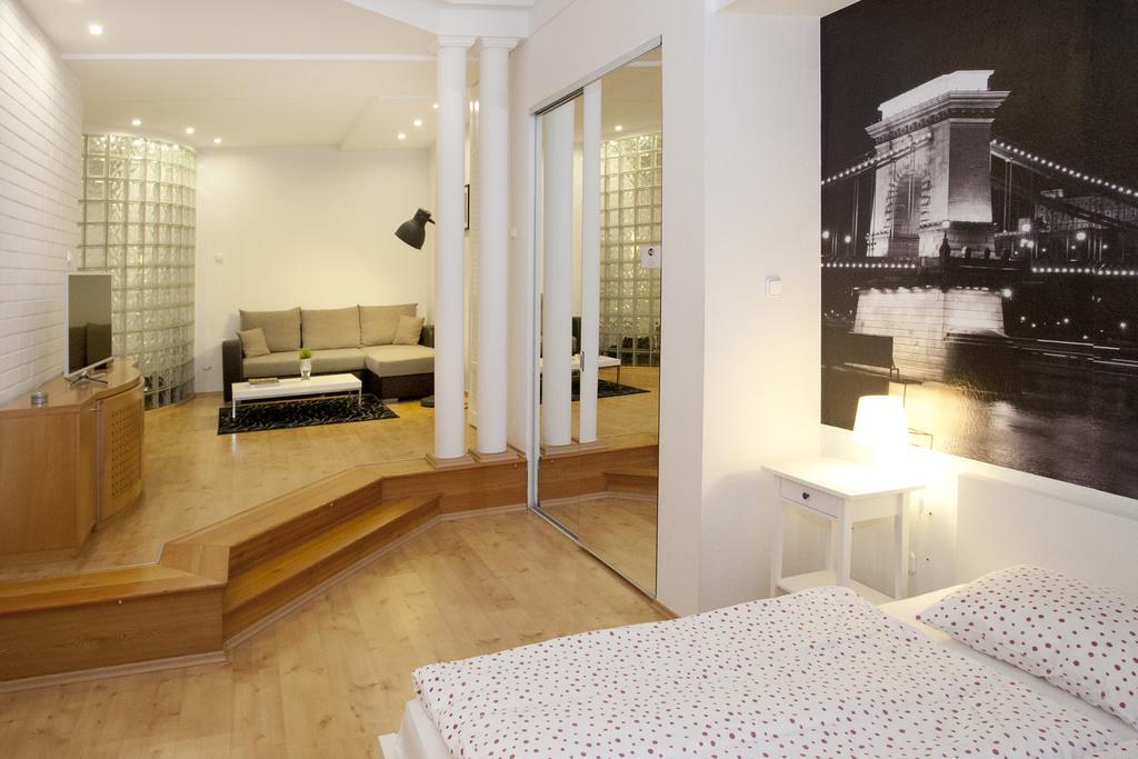 Diana Apartment On Vaci Utca บูดาเปสต์ ภายนอก รูปภาพ