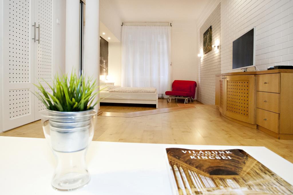 Diana Apartment On Vaci Utca บูดาเปสต์ ภายนอก รูปภาพ