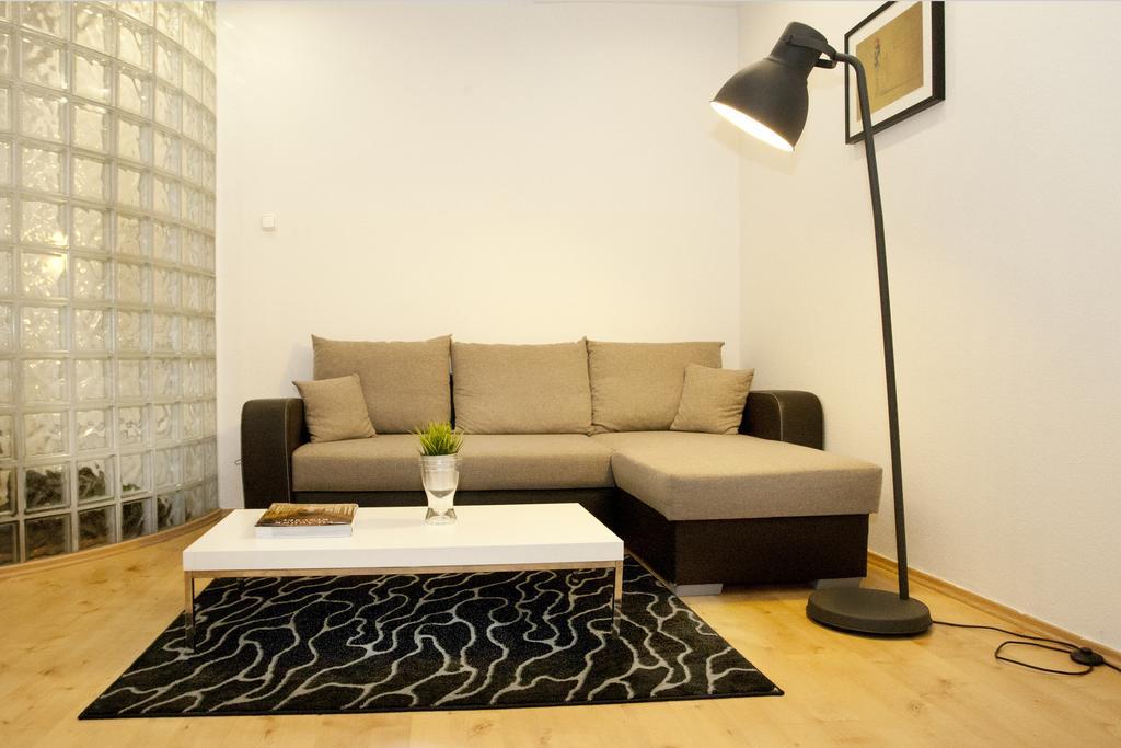 Diana Apartment On Vaci Utca บูดาเปสต์ ภายนอก รูปภาพ