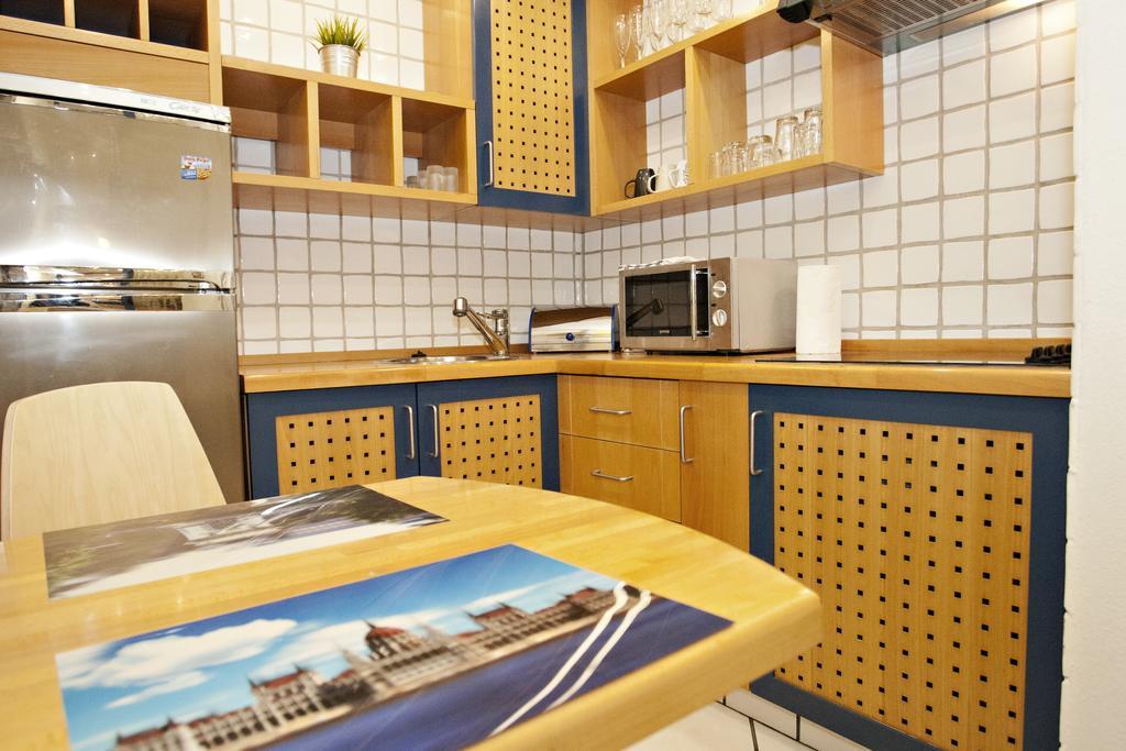 Diana Apartment On Vaci Utca บูดาเปสต์ ภายนอก รูปภาพ