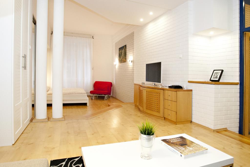 Diana Apartment On Vaci Utca บูดาเปสต์ ภายนอก รูปภาพ