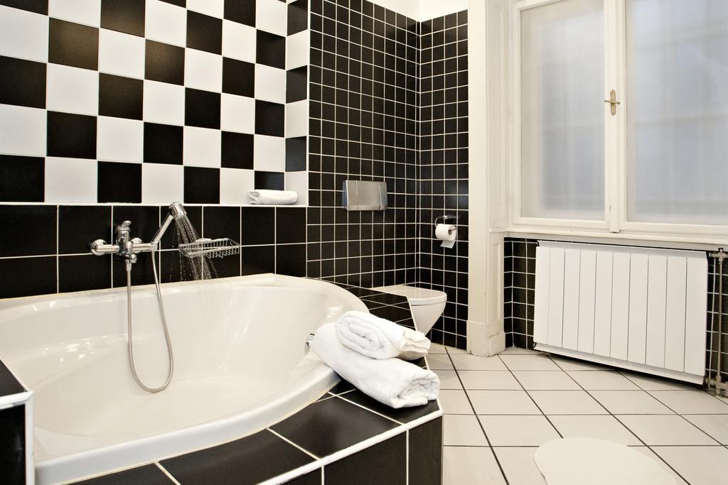 Diana Apartment On Vaci Utca บูดาเปสต์ ภายนอก รูปภาพ