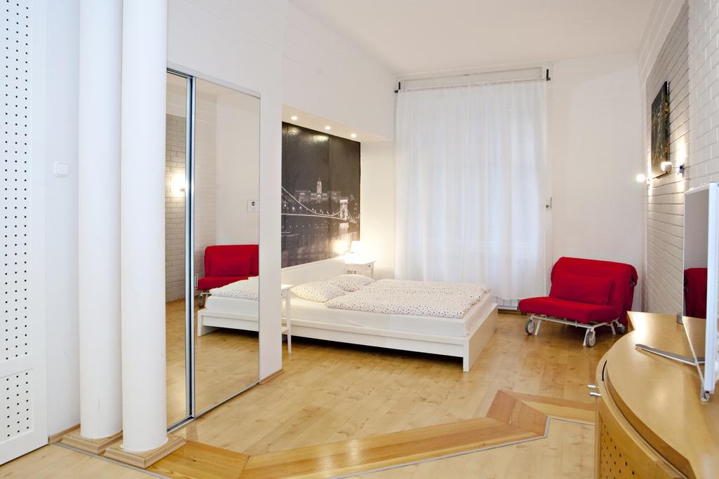 Diana Apartment On Vaci Utca บูดาเปสต์ ภายนอก รูปภาพ